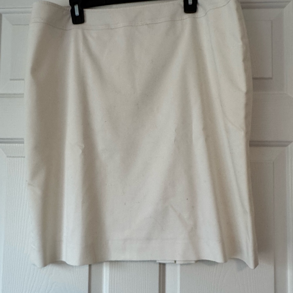Summer ready! White cotton skirt.